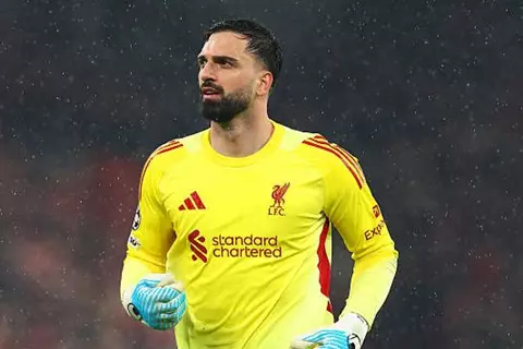 تقارير تكشف.. مدة غياب مامارداشيفيلي عن ليفربول